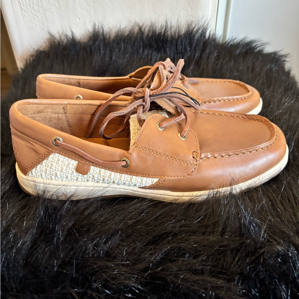 NWOT Sperry angelfish Tan Leather 2 eye Boat Shoes, Size 8.5